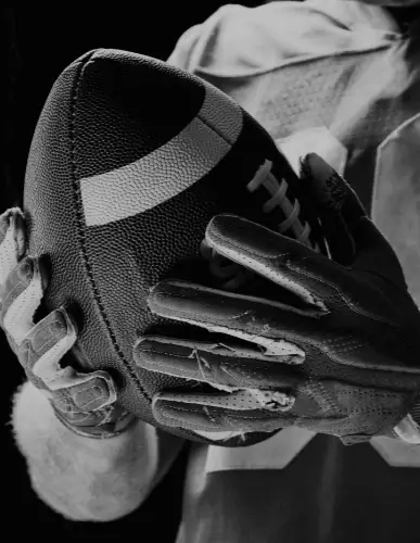 SQUADRA SPORT MANAGEMENT Agency > Our service at american football players