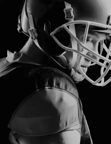 SQUADRA SPORT MANAGEMENT Agency > Our service at american football players